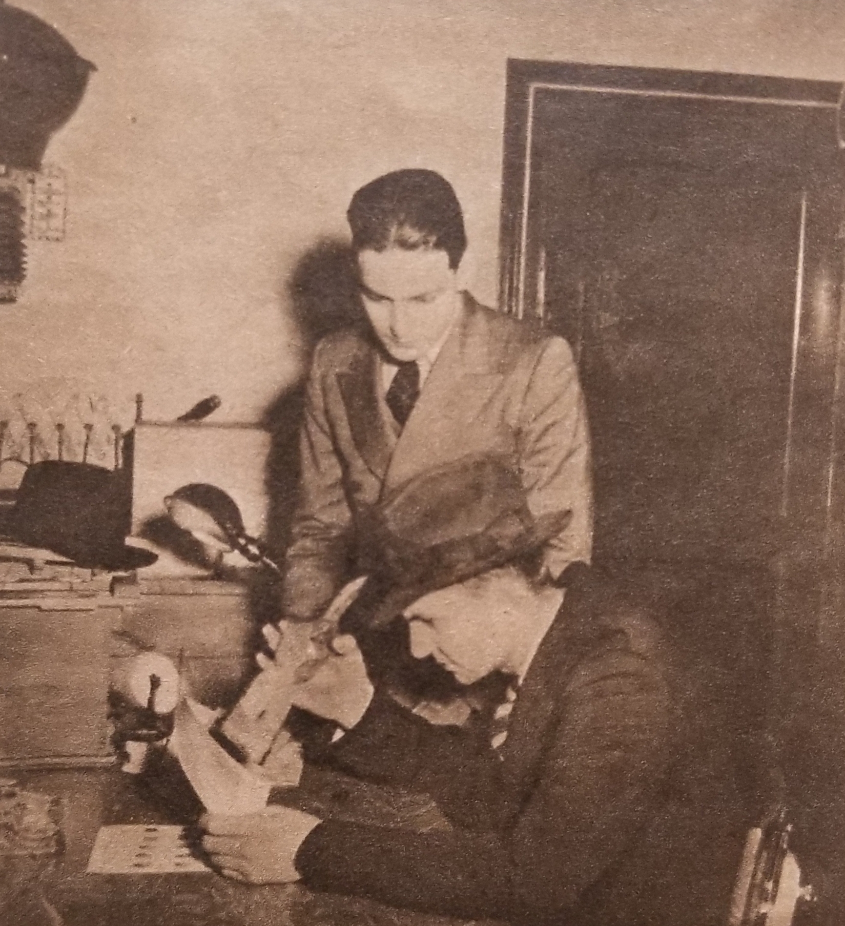 Fort examins grubbing hoe